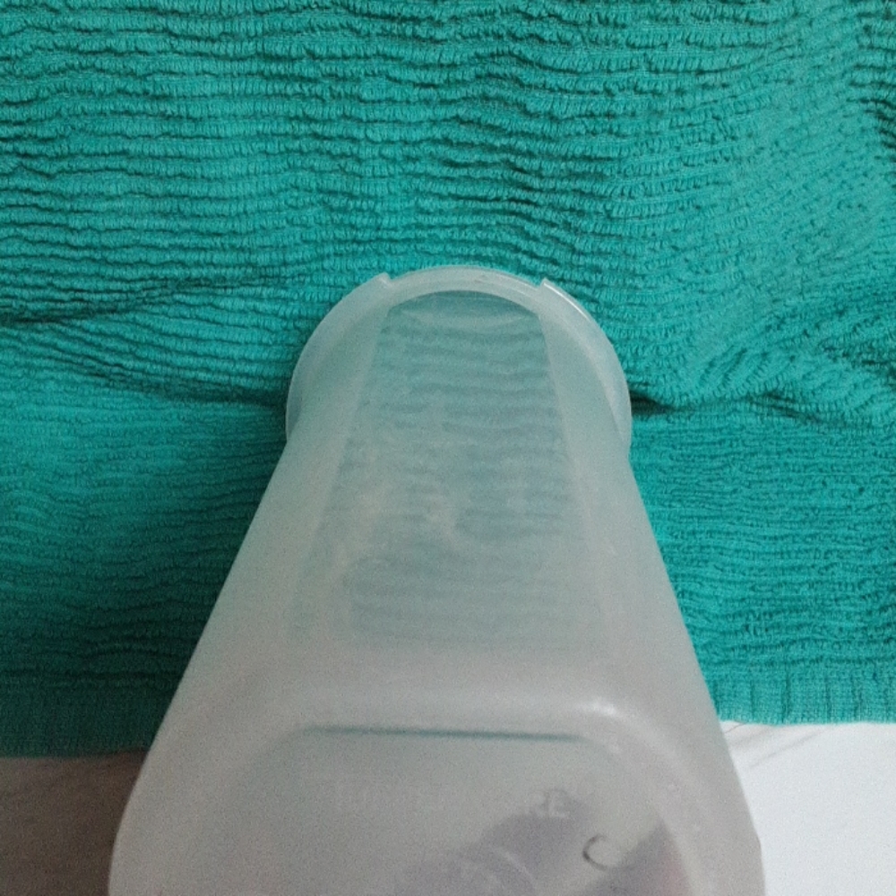 Tupperware spaghetti container - Picture 4 of 5